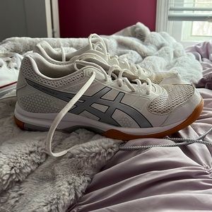 Women’s volleyball sneakers